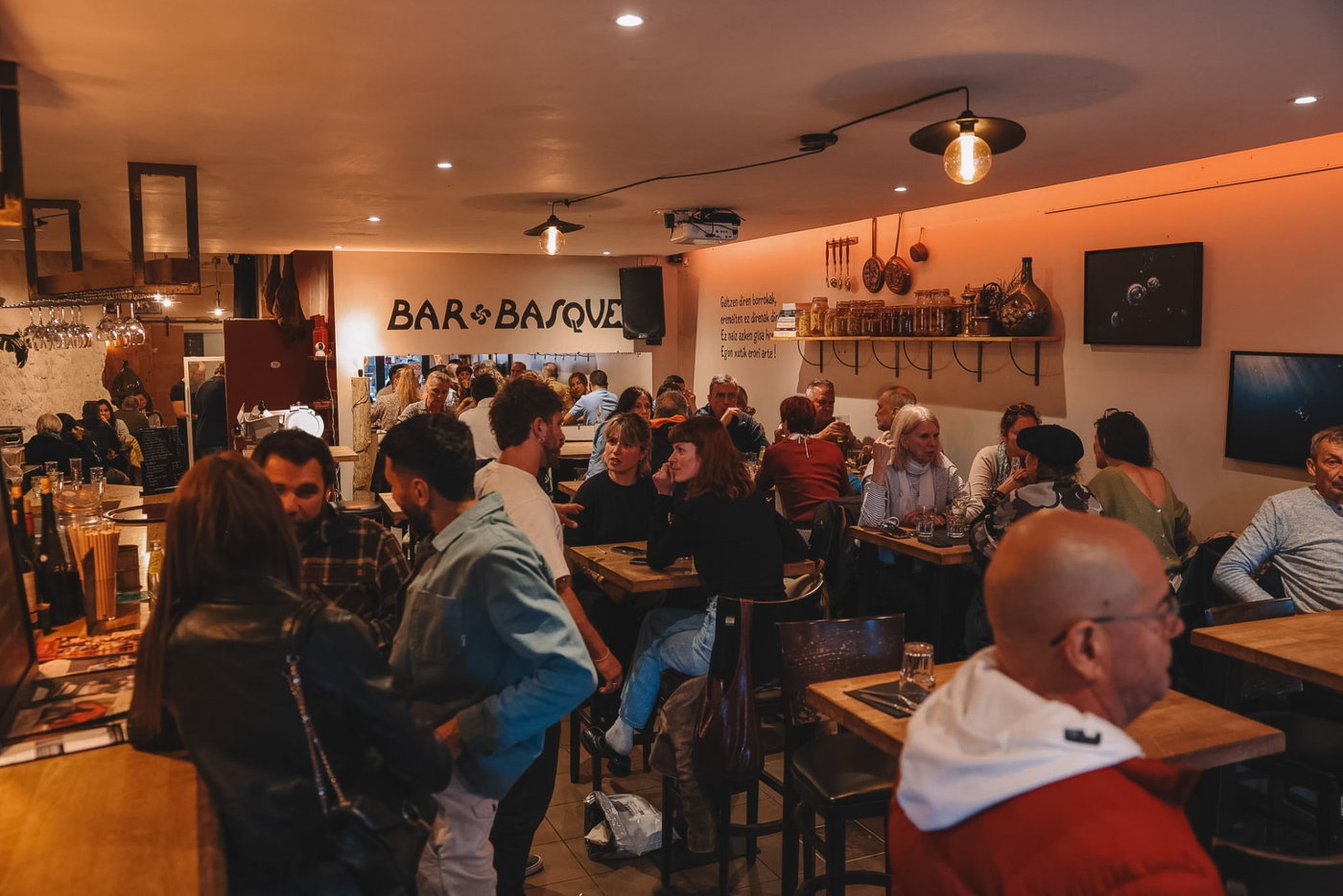 Bar Basque salle intérieur